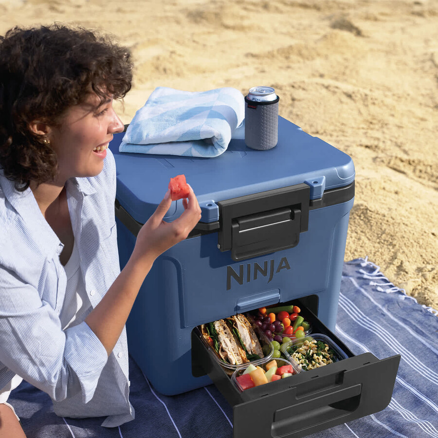 ninja frostvault 30qt28l koelbox op wielen met droogzone lakeshore blue fb230ukbl