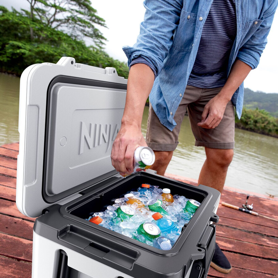 ninja frostvault 45qt42l koelbox op wielen met droogzone cloud white fb245ukwh