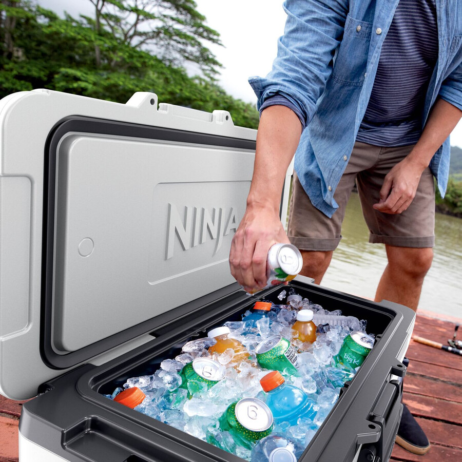ninja frostvault 65qt61l koelbox op wielen met droogzone cloud white fb265euukwh