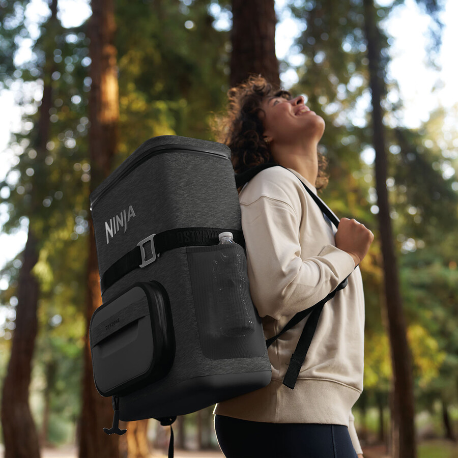 ninja frostvault go rugzakkoeler van 17 liter voor 24 blikjes - antracietgrijs