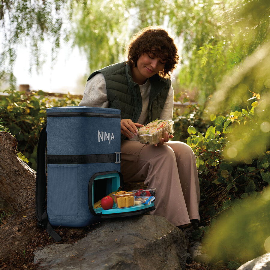 ninja frostvault go 17 liter rugzakkoeler voor 24 blikjes - lakeshore blue