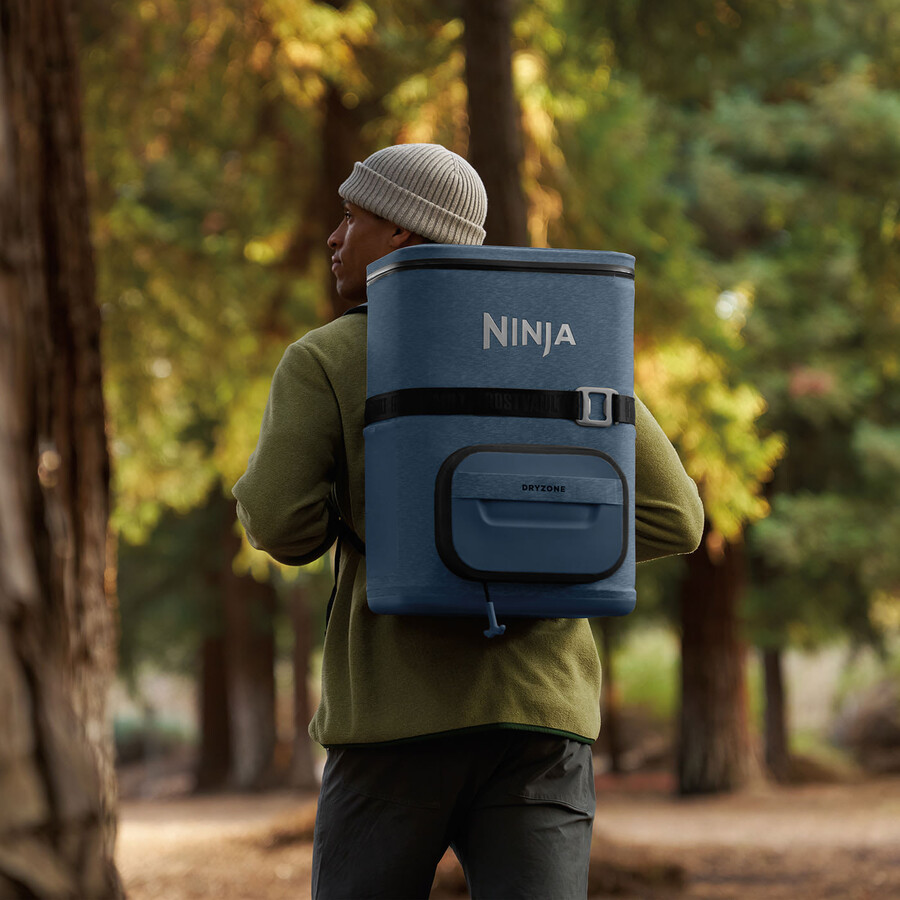 ninja frostvault go rugzakkoeler van 23 liter met ruimte voor 36 blikjes - lakeshore blue