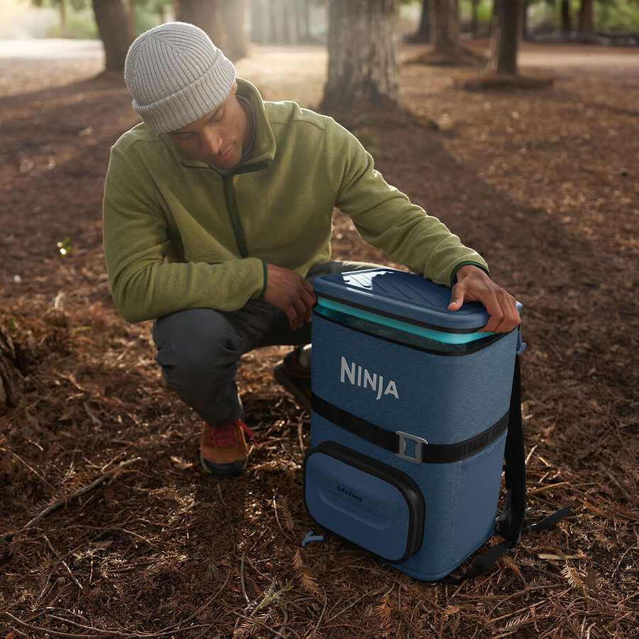 ninja frostvault go rugzakkoeler van 23 liter met ruimte voor 36 blikjes - lakeshore blue