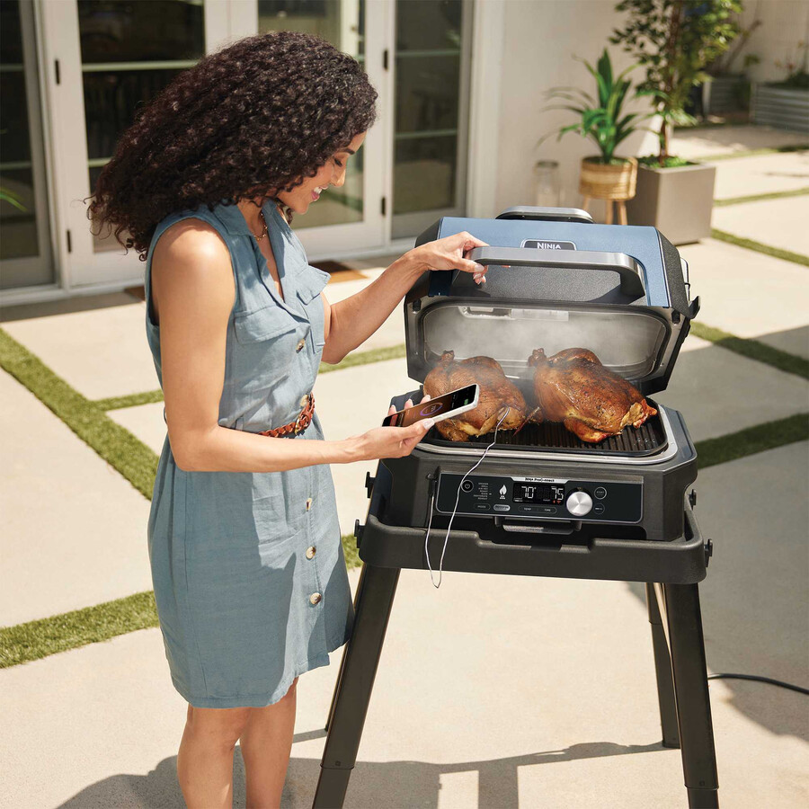 ninja woodfire pro connect xl elektrische barbecuegrill en rookoven met standaard en hoes