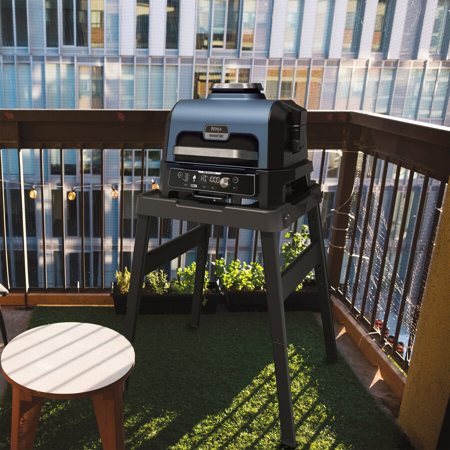 ninja woodfire pro connect xl elektrische barbecuegrill en rookoven met standaard en hoes